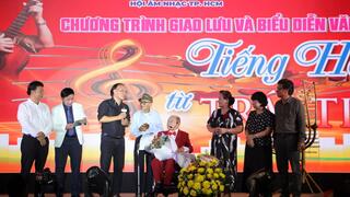 <a href="/tin-tuc" title="Tin tức" rel="dofollow">Tin tức</a>