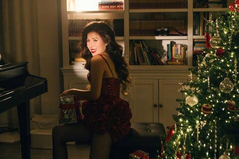 Giọng hát hay Hà Nội Ngọc Quỳnh tái xuất sau nhiều năm bằng bản phối mới “Last Christmas”