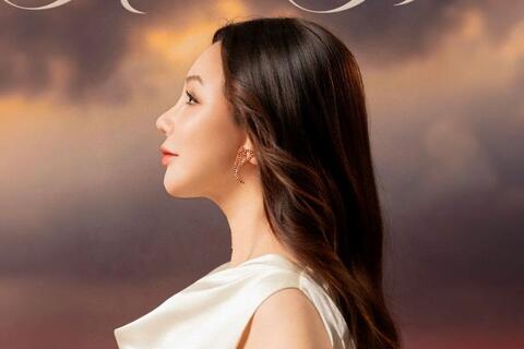 Hồ Quỳnh Hương trở lại đường đua album với “Khi em hát”