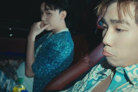 Ca khúc âm thầm kiếm cả trăm triệu view, nhờ một thay đổi mà cả cõi mạng điên đảo