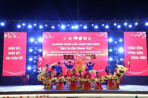 Tưng bừng chương trình liên hoan văn nghệ “Bài ca Đại đoàn kết”