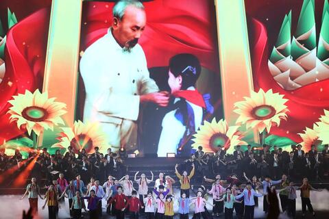 Chương trình nghệ thuật “Dưới lá cờ vẻ vang của Đảng” chào mừng thành công Đại hội XIV của Đảng