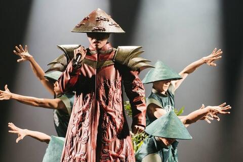 Hùng Trí nơi dặm trường