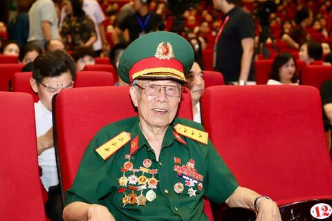 Báo chí dành lời khen cho chương trình nghệ thuật “Sáng mãi tên Người”