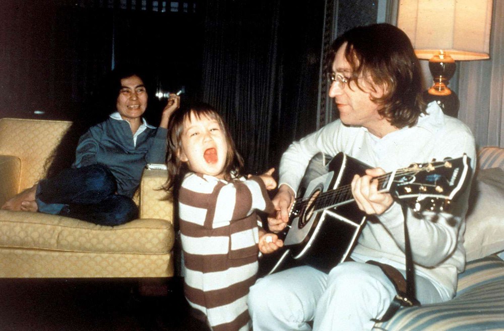 45 năm ngày mất John Lennon: Biểu tượng âm nhạc và giấc mơ hòa bình - Ảnh 3. 45 năm ngày mất John Lennon: Biểu tượng âm nhạc và giấc mơ hòa bình - Ảnh 3.