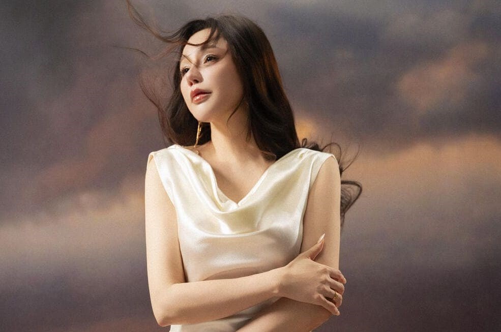 Hồ Quỳnh Hương trở lại đường đua album với “Khi em hát” - ảnh 2