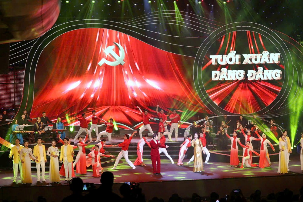 “Với Đảng vẹn toàn niềm tin yêu” - Hành trình cảm xúc từ cội nguồn đến khát vọng thời đại - ảnh 4