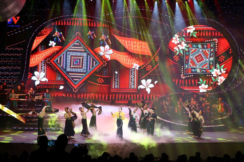 “Với Đảng vẹn toàn niềm tin yêu” - Hành trình cảm xúc từ cội nguồn đến khát vọng thời đại - ảnh 6