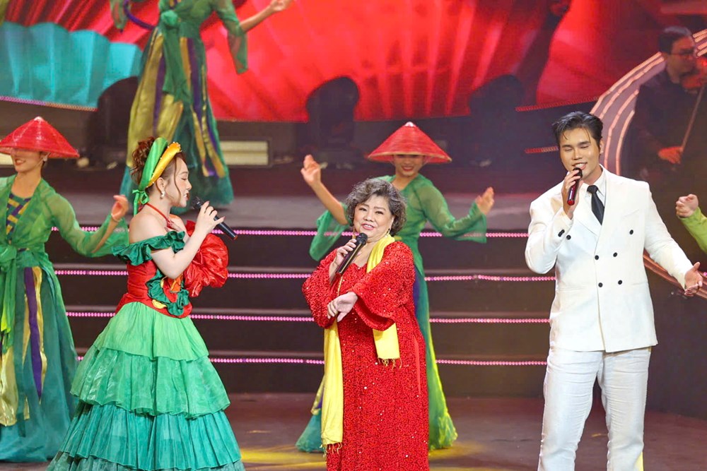 “Với Đảng vẹn toàn niềm tin yêu” - Hành trình cảm xúc từ cội nguồn đến khát vọng thời đại - ảnh 7