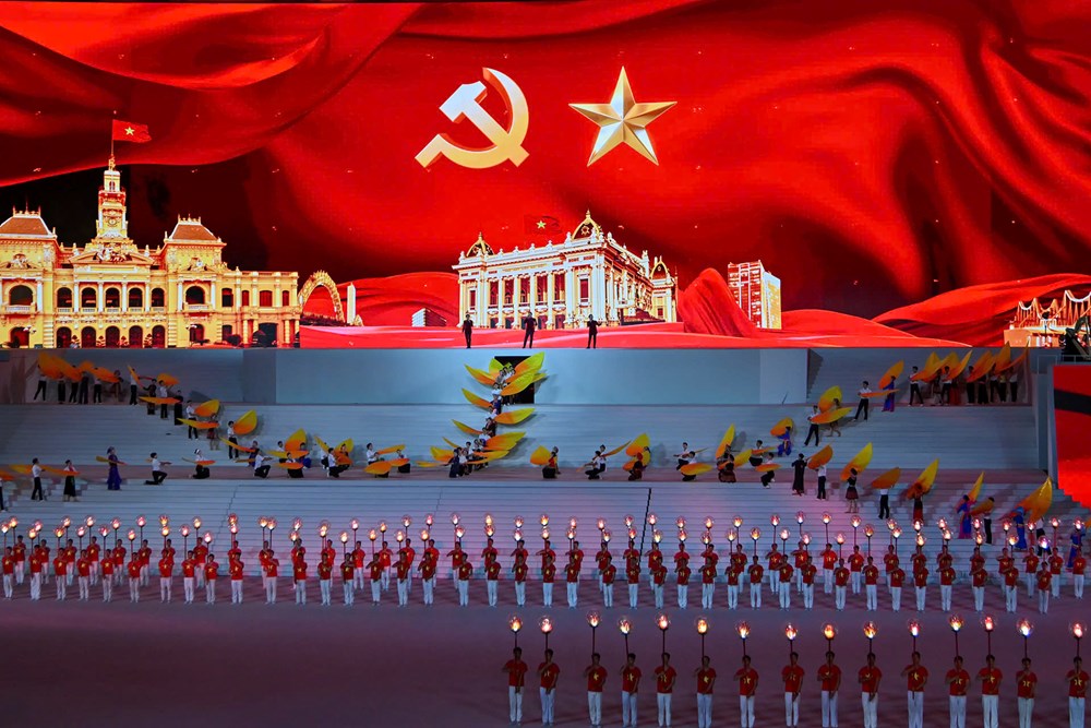 Tổng Bí thư Tô Lâm dự chương trình nghệ thuật đặc biệt "Dưới lá cờ vẻ vang của Đảng” - ảnh 8