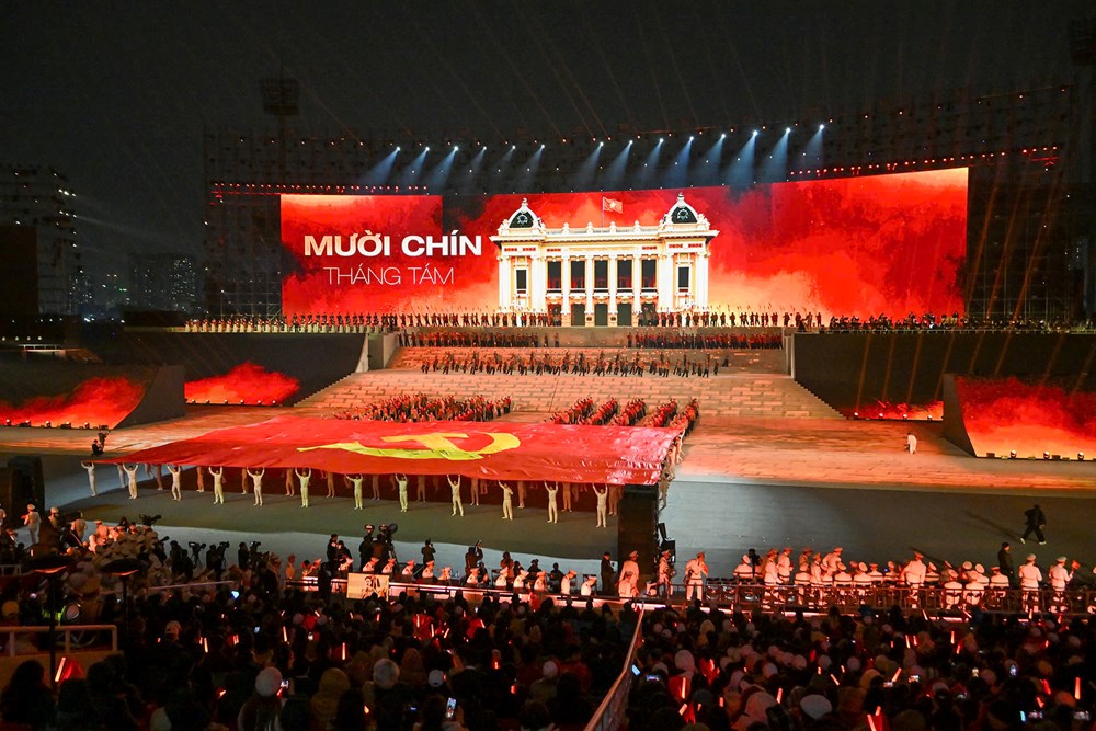 Tổng Bí thư Tô Lâm dự chương trình nghệ thuật đặc biệt "Dưới lá cờ vẻ vang của Đảng” - ảnh 7