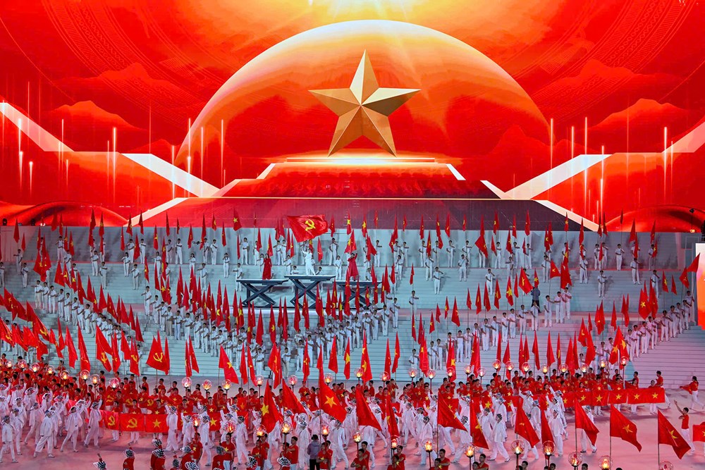 Tổng Bí thư Tô Lâm dự chương trình nghệ thuật đặc biệt "Dưới lá cờ vẻ vang của Đảng” - ảnh 9