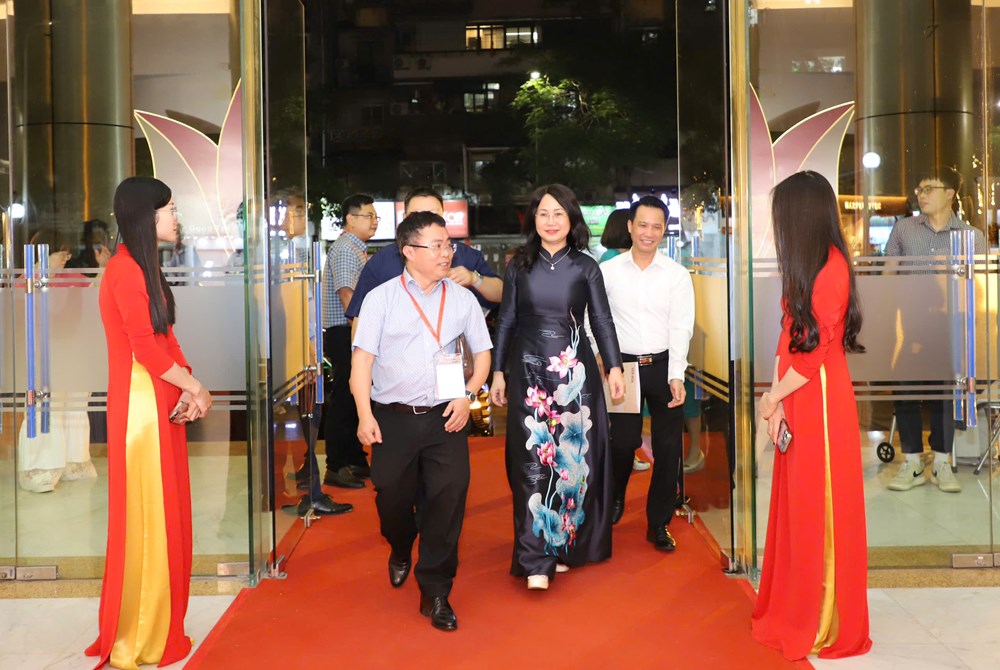 Toàn cảnh chương trình nghệ thuật “Sáng mãi tên Người“ - ảnh 3