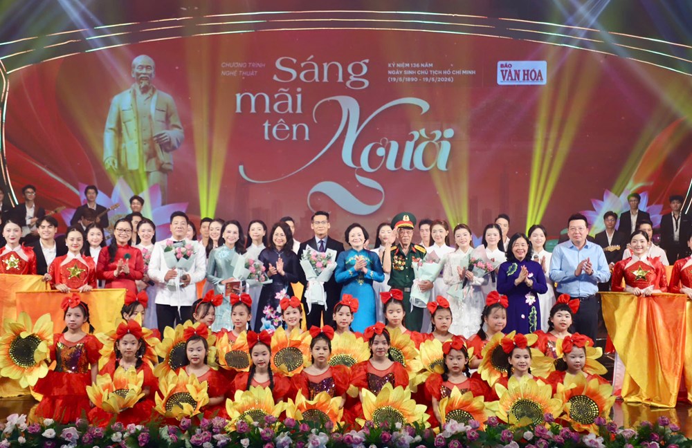 Toàn cảnh chương trình nghệ thuật “Sáng mãi tên Người“ - ảnh 29