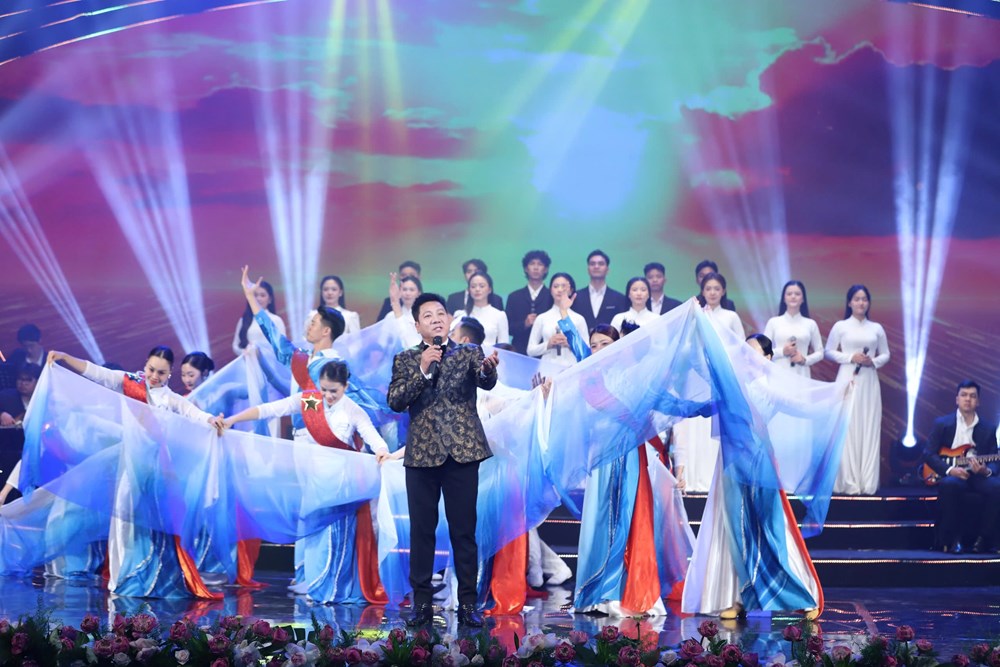 Toàn cảnh chương trình nghệ thuật “Sáng mãi tên Người“ - ảnh 17