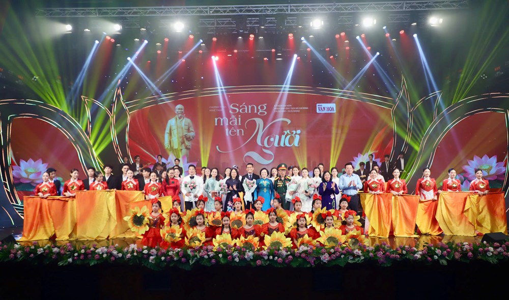 Toàn cảnh chương trình nghệ thuật “Sáng mãi tên Người“ - ảnh 30
