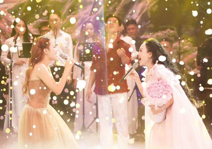 Nguyễn Khánh Ly tri ân các Anh hùng liệt sĩ trong liveshow 20 năm ca hát - ảnh 6