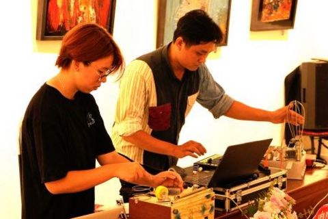 Cha, con và cuộc “đối thoại” giữa tranh nhạc