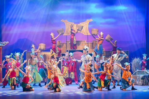 Nhạc kịch “The Enchanted Crossbow” tỏa sáng tại DANAFF III