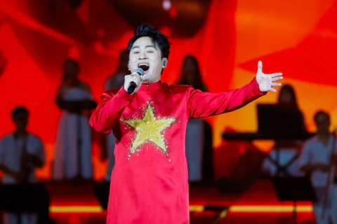 Nguyễn Văn Chung nói gì về màn hát 'ca khúc tỉ view' gây sốt của Tùng Dương?