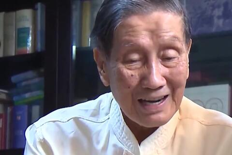 Nhạc sĩ Phạm Tuyên trao tặng bài 'Như có Bác trong ngày đại thắng'