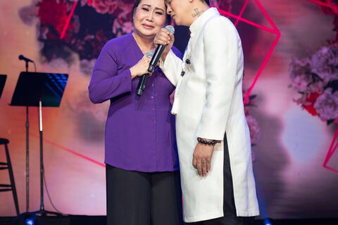 Hoài Lâm tái xuất hát vọng cổ, cộng đồng mạng phản ứng mạnh