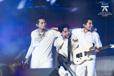 “Anh Trai “Say Hi” 2025 - A White Valentine Concert” lần đầu tạo nên “biển trắng” Valentine quy mô lớn tại Thủ đô Hà Nội