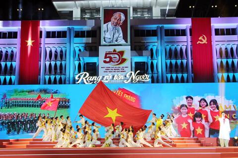 Nửa thế kỷ rạng rỡ tên Người