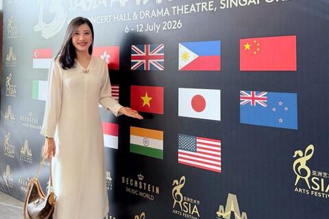 Ca sĩ Bích Hồng làm giám khảo “Asia Arts Festival lần thứ 13” tại Singapore
