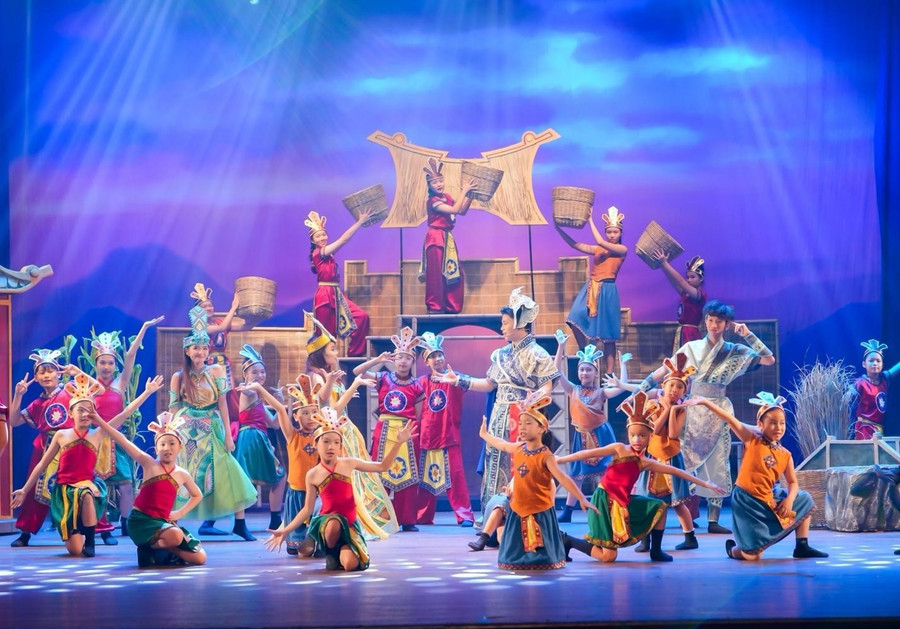 Vở diễn tái hiện truyền thuyết Chiếc Nỏ Thần qua lăng kính độc đáo, kết hợp truyền thống và hiện đại. 3.jpg