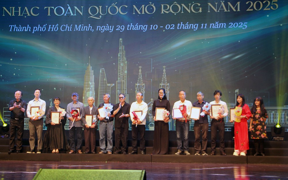 Vinh danh tác phẩm âm nhạc tiêu biểu, mở màn Liên hoan Âm nhạc toàn quốc mở rộng 2025 - ảnh 1