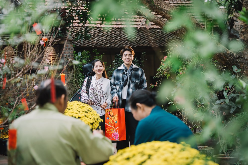 Nghệ sĩ tỳ bà Vũ Diệu Thảo lan tỏa thông điệp sum vầy qua MV “Tết bình an bên nhau” - ảnh 2